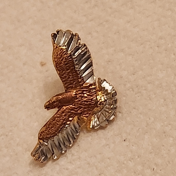 Lot of Small Brooches and Lapel Pins - Picture 15 of 16